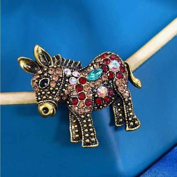 🩵 NEW Sparkling crystal embellished colorful donkey brooch 🩵 - Picture 2 of 6